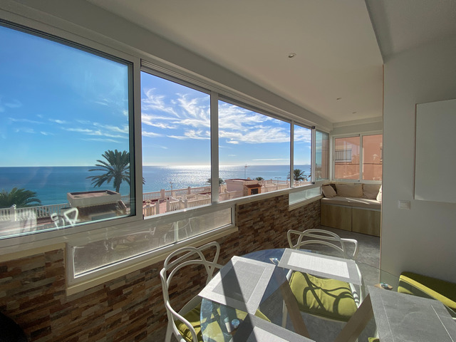 Apartamento en primera linea totalmente reformado