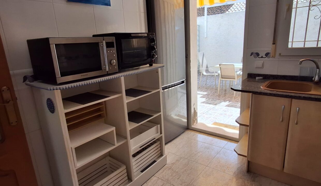 40eaf831-c8d0-4150-8ba1-9d5717ddd9f1